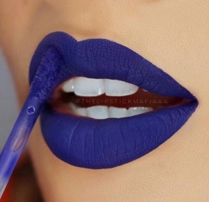 labios azul